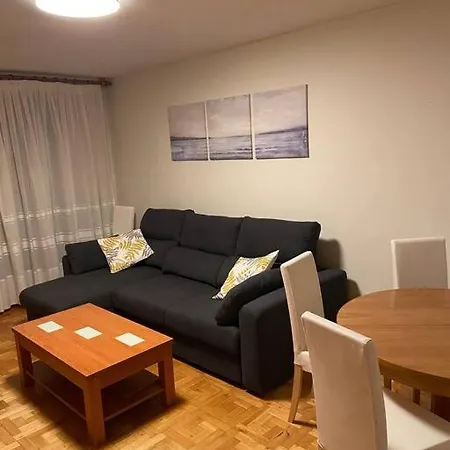 Piso 3 Habitaciones, Centro De Hasta 8 Personas Apartamento Colombres