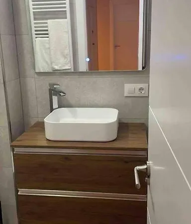 Piso 3 Habitaciones, Centro De Hasta 8 Personas Коломбрес